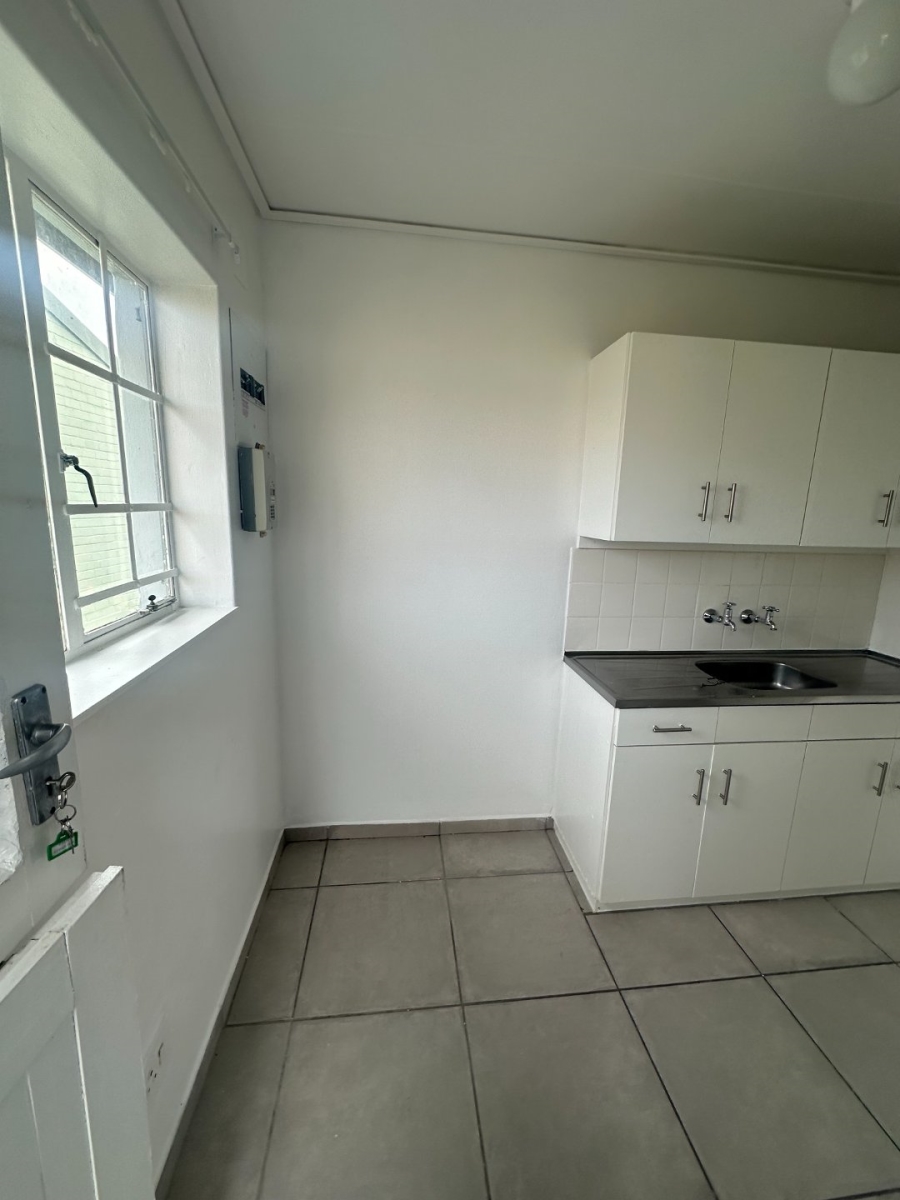 To Let 1 Bedroom Property for Rent in Brooklyn Western Cape